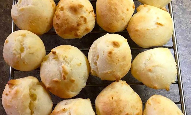 brezilya peynirli ekmek,brezilya peynirli ekmek tarifi,en lezzetli ev yapımı ekmek tarifi,evde farklı bir ekmek yapımı,Brezilyalı Pão de Queijo https://huglero.com/